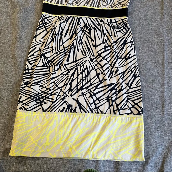 BCBG MaxAzria cap sleeve print dress LIKE NEW - Picture 4 of 14